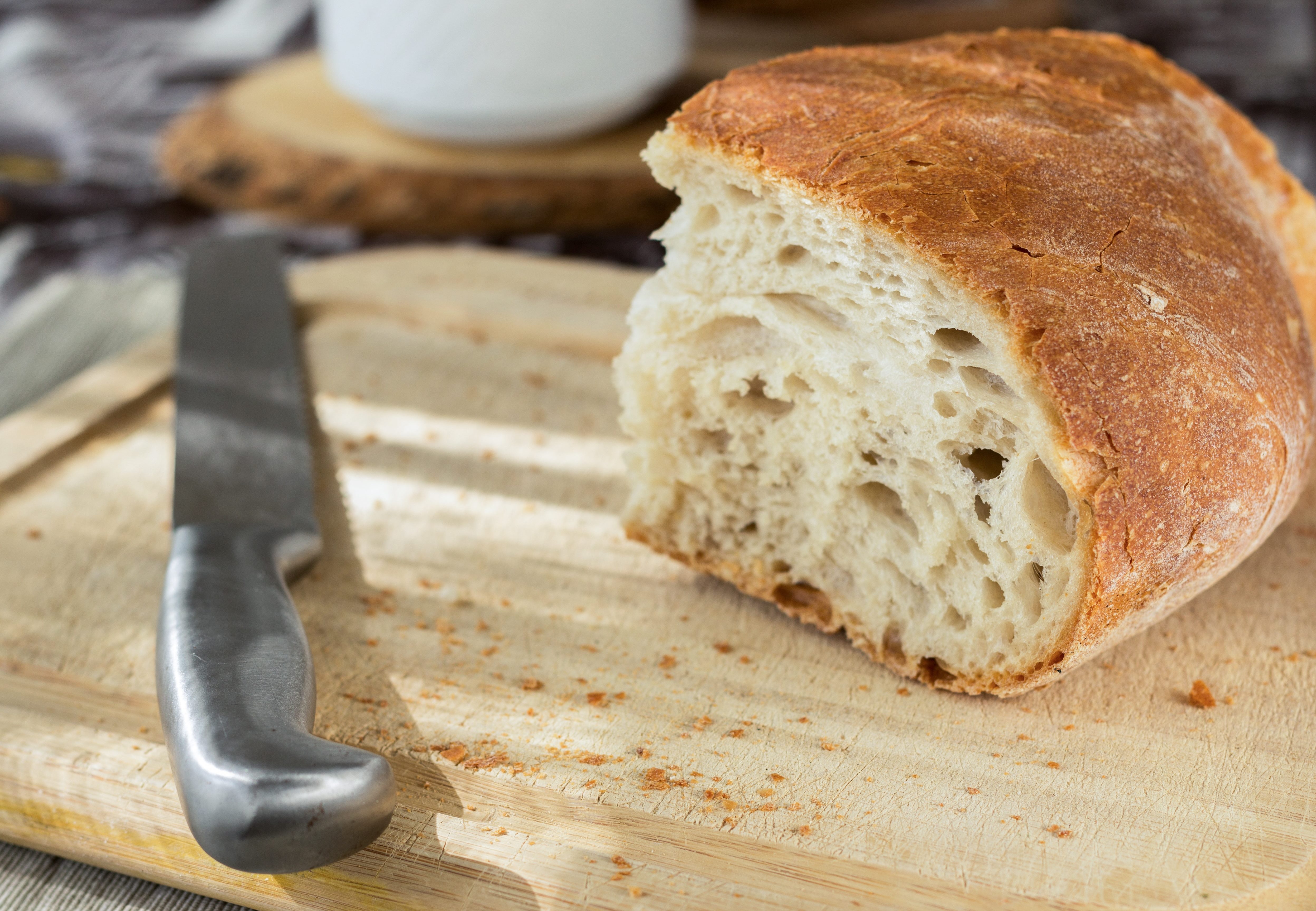 bread-bread-knife-chopping-board-936190_
